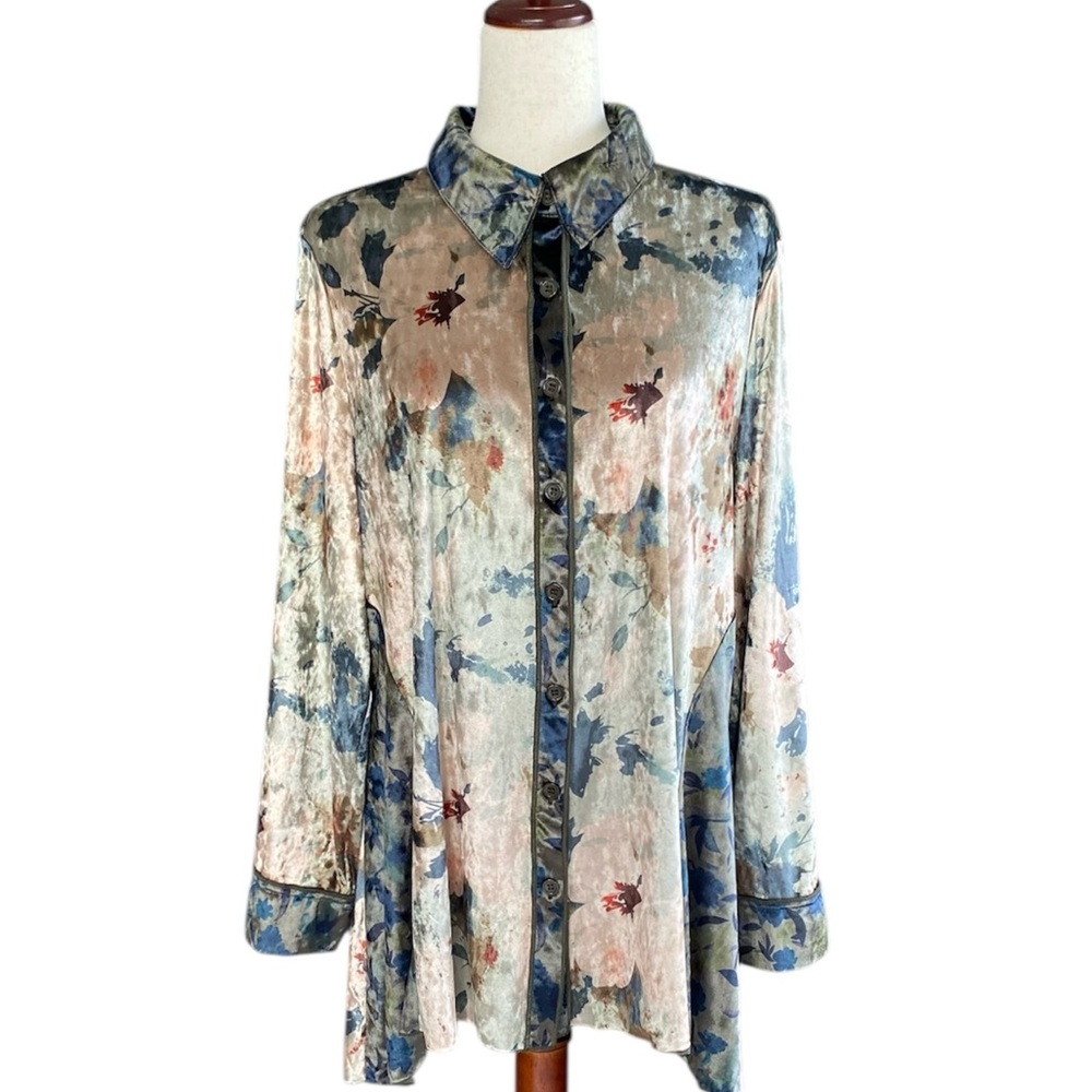 Women's Floral Velvet Button-Front Top in Blue and Cream